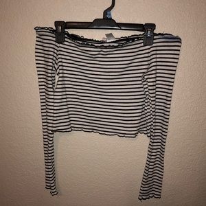 Off the shoulder long sleeve crop